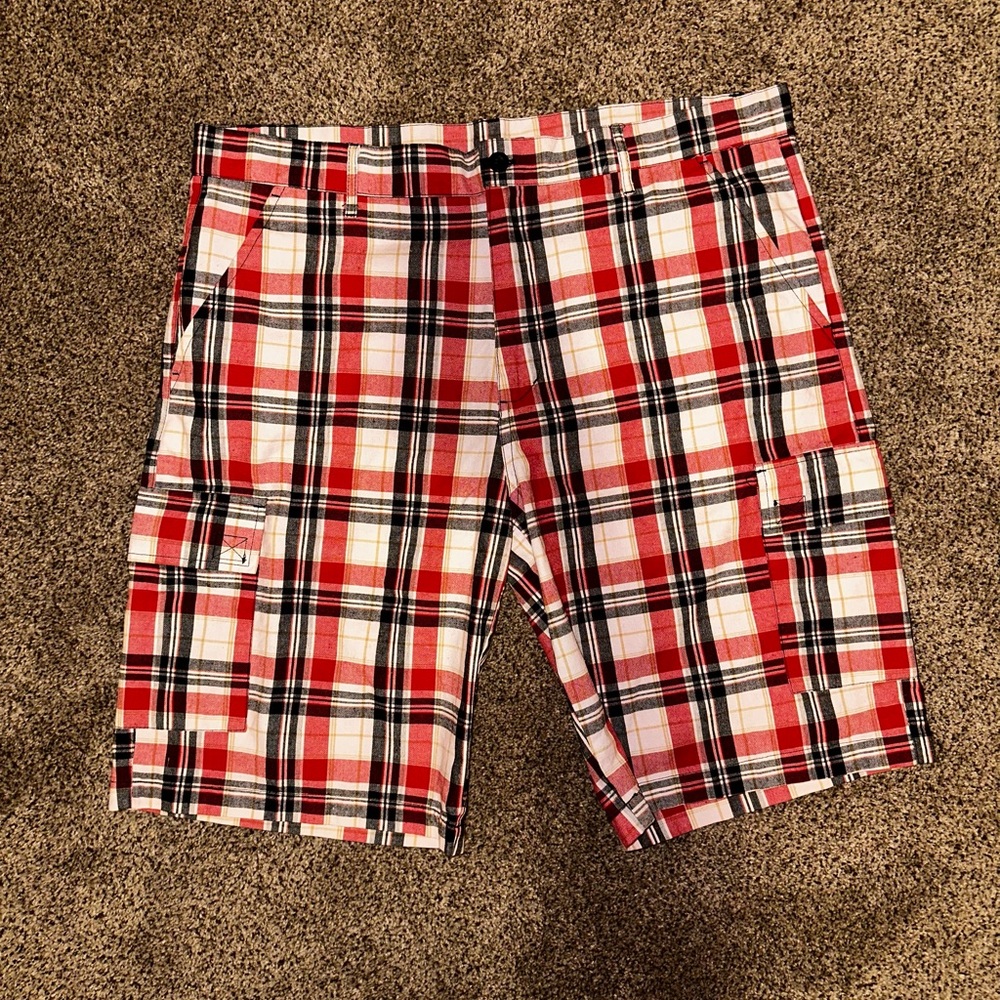 NWOT Men’s Plaid Cargo Shorts 🩳